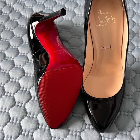 Christian Louboutin Black Patent 4 inch heals - Picture 4 of 4